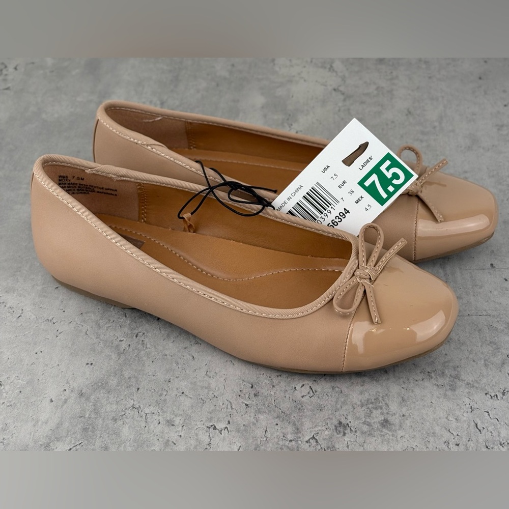 Like New DV by Dolce Vita Nude Patent Ballet Flats with Bow Size 7.5